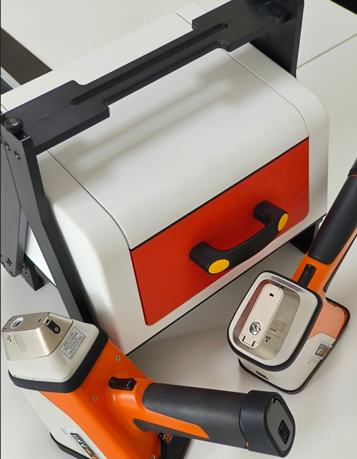 hand held metal analyser