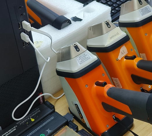 handheld spectrometer for metal analysis